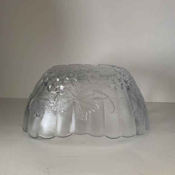 Frosted Glass Oval Fruit Bowl Scalloped Edge Leaves Grapes Textured Design - Picture 7 of 8